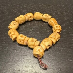 Carved Bone Skull Bead Bracelet Gothic Memento Mori Natural Cream